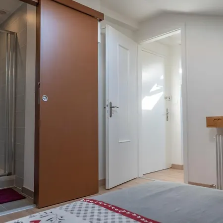 Au Petit Meuble Du Centre Thonon-les-Bains